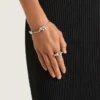 Anillo Crystal Pearl de metal, cristales y perlas