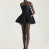 Mini vestido bustier de encaje con capa Mini vestido bustier de encaje con capa