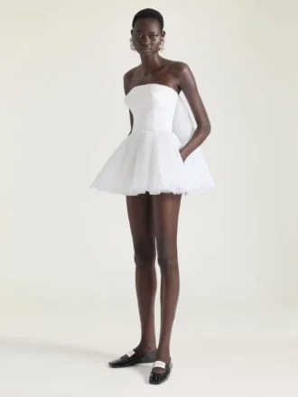 Mini vestido bustier de encaje con capa