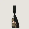 Bolso de mano de noche con bordados florales y lazo Bolso de mano de noche con bordados florales y lazo