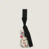 Bolso de mano de noche con bordados florales y lazo Bolso de mano de noche con bordados florales y lazo