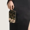 Bolso de mano de noche con bordados florales y lazo Bolso de mano de noche con bordados florales y lazo