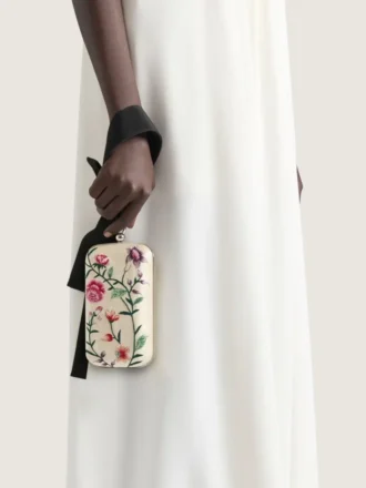 Bolso de mano de noche con bordados florales y lazo