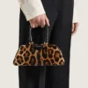 Bolso Mini Antigona Bag de forma horizontal en piel de potro con efecto leopardo Bolso Mini Antigona Bag de forma horizontal en piel de potro con efecto leopardo