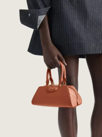 Bolso Mini Antigona East-West en piel Box
