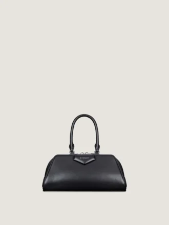 Bolso pequeño Antigona de estilo East-West en piel de becerro Bolso pequeño Antigona de estilo East-West en piel de becerro