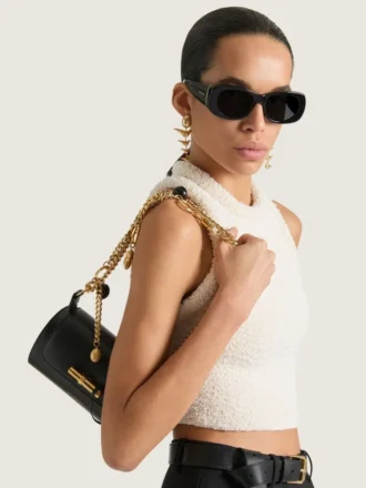 Bolso pequeño Pout de piel con cadena de dijes