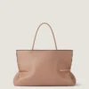 Bolso tote horizontal con pliegues en piel napa Bolso tote horizontal con pliegues en piel napa