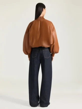 Bomber corto tipo capullo de piel napa