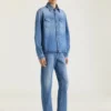 Camisa con costuras de alta costura en denim lavado en tonos oscuros