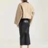 Chaqueta corta con cuello de cuero en algodón y lana Chaqueta corta con cuello de cuero en algodón y lana