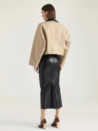 Chaqueta corta con cuello de cuero en algodón y lana