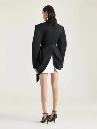 Chaqueta de lana con detalle drapeado Chaqueta de lana con detalle drapeado
