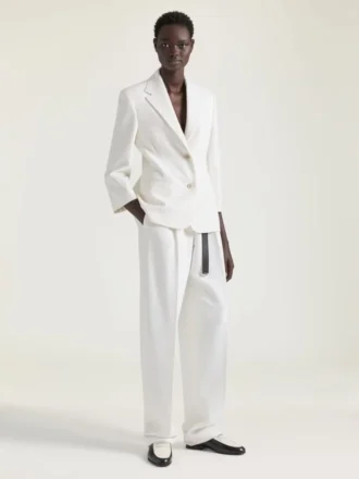 chaqueta de lana de un solo botonadura 1 330x440 - Pantalones de doble pliegue en lana