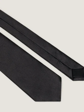 Corbata de seda con bordado de perlas y cristales