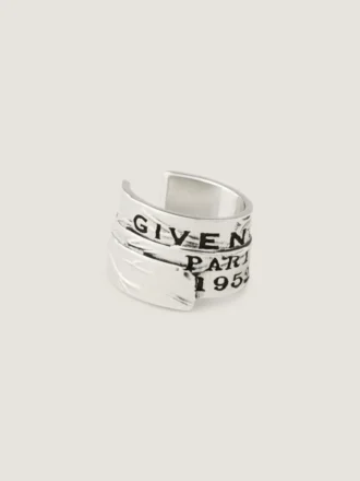 Earcuff Tape de Givenchy en metal y esmalte
