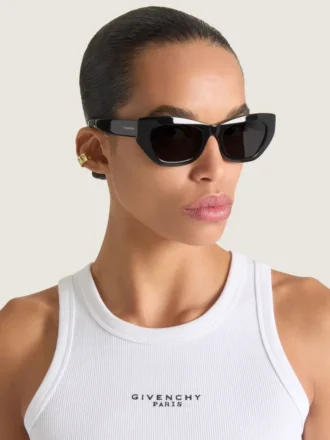 Earcuff Tape de Givenchy en metal y esmalte