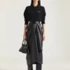 Falda midi drapeada en piel napa