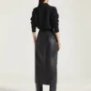 Falda midi drapeada en piel napa