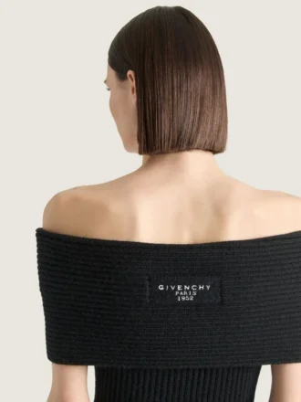 Minivestido con hombros descubiertos de lana