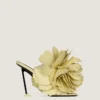 Mules de tacón Boudoir en piel con pétalos de rosa Mules de tacón Boudoir en piel con pétalos de rosa