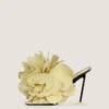 Mules de tacón Boudoir en piel con pétalos de rosa Mules de tacón Boudoir en piel con pétalos de rosa