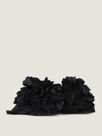 Mules planas Boudoir de piel con pétalos de rosa