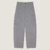 Pantalones cargo con costuras de alta costura en denim de espiga