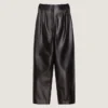 Pantalones de doble pliegue en piel Pantalones de doble pliegue en piel