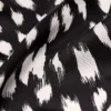 Pañuelo cuadrado de seda con estampado animal Pañuelo cuadrado de seda con estampado animal