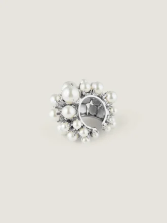 Pendiente tipo ear cuff de la línea Crystal Pearl en metal y perlas