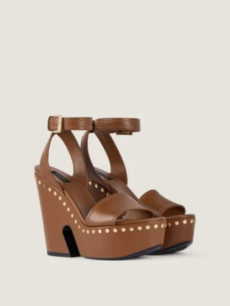 Sandalias de plataforma tipo zueco de piel con detalles de tachuelas Sandalias de plataforma tipo zueco de piel con detalles de tachuelas