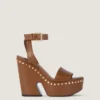 Sandalias de plataforma tipo zueco de piel con detalles de tachuelas