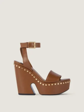 Sandalias de plataforma tipo zueco de piel con detalles de tachuelas Sandalias de plataforma tipo zueco de piel con detalles de tachuelas