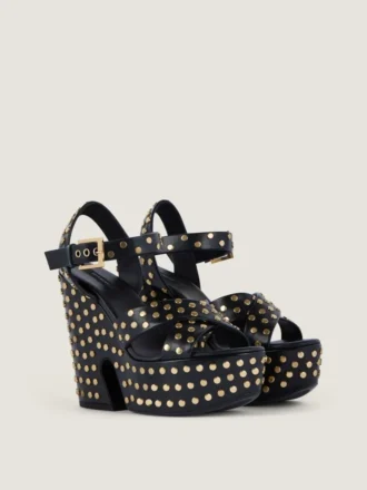 Sandalias de plataforma tipo zueco de piel con tachuelas Sandalias de plataforma tipo zueco de piel con tachuelas