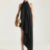 Vestido asimétrico con cuello halter de lana Vestido asimétrico con cuello halter de lana