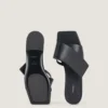 Sandalias planas de piel con corte cuadrado