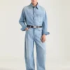Camisa oversize con costuras de alta costura en denim azul claro