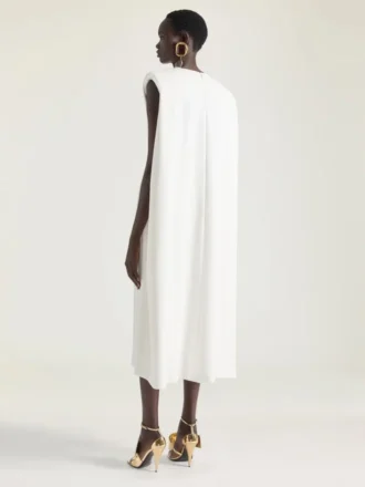 Vestido de crepé cady con capa