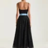 Vestido de noche con aberturas en encaje y lentejuelas Vestido de noche con aberturas en encaje y lentejuelas