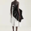 Vestido de noche con corpiño drapeado en satén con detalle de lazo