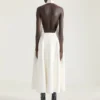 Vestido de noche con cuello halter de piel