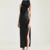 Vestido de noche de satén con detalle de lazo