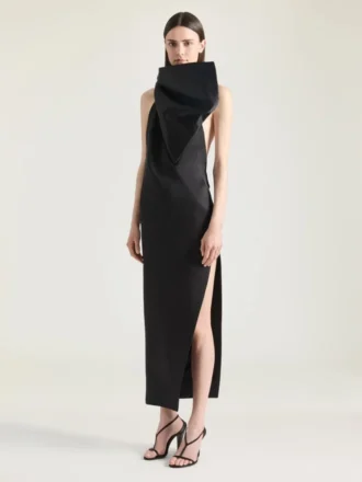 Vestido de noche de satén con detalle de lazo