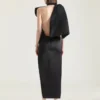 Vestido de noche de satén con detalle de lazo
