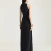 Vestido de noche drapeado con cuello halter en crepé cady Vestido de noche drapeado con cuello halter en crepé cady
