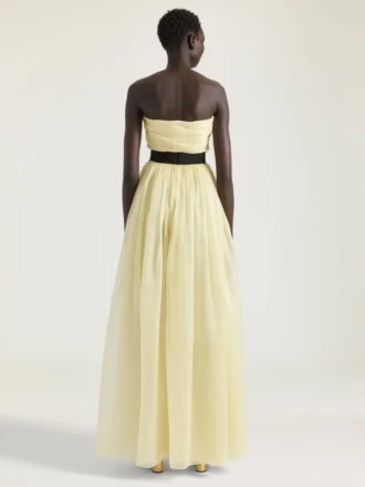 Vestido de noche tipo bustier en organza