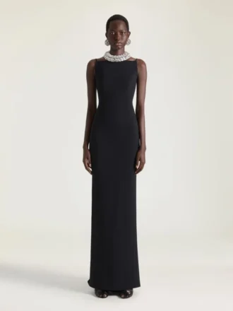 Vestido largo con corte asimétrico en crepé cady